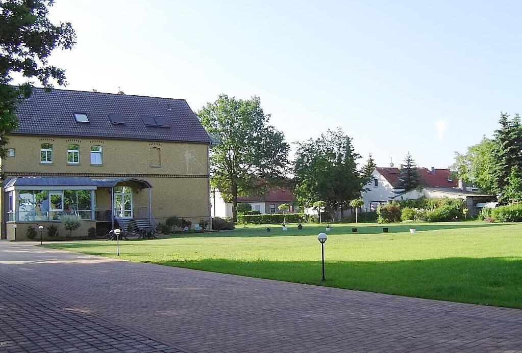 Hotel Gaestehaus Am Lausitzring à Poley Extérieur photo